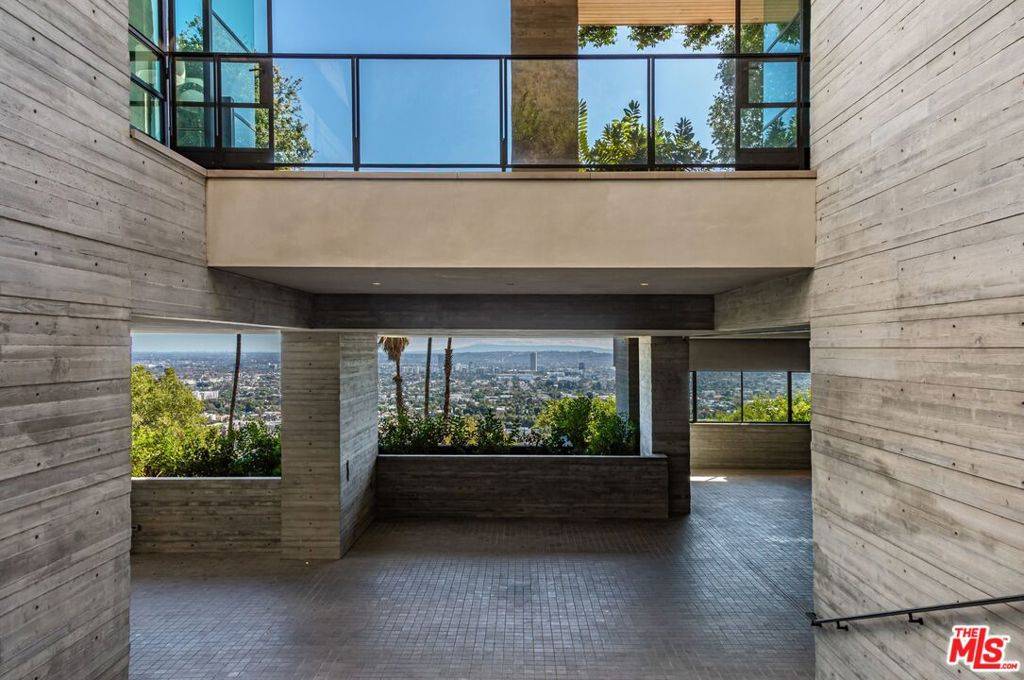 Los Angeles, CA 90046,7661 Curson TER