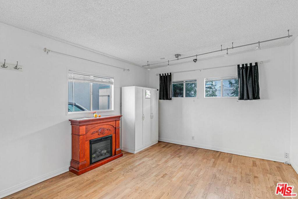 Santa Monica, CA 90405,1352 Ocean Park BLVD #E