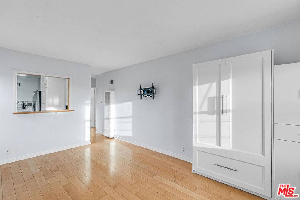 Santa Monica, CA 90405,1352 Ocean Park BLVD #F