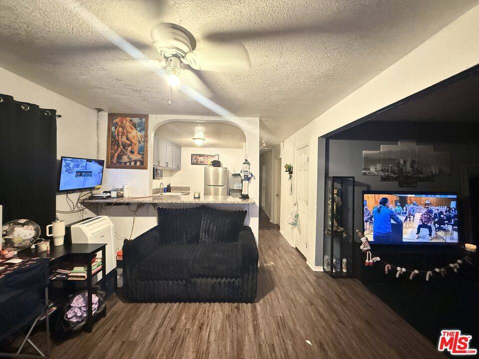 Los Angeles, CA 90011,857 E 52nd PL