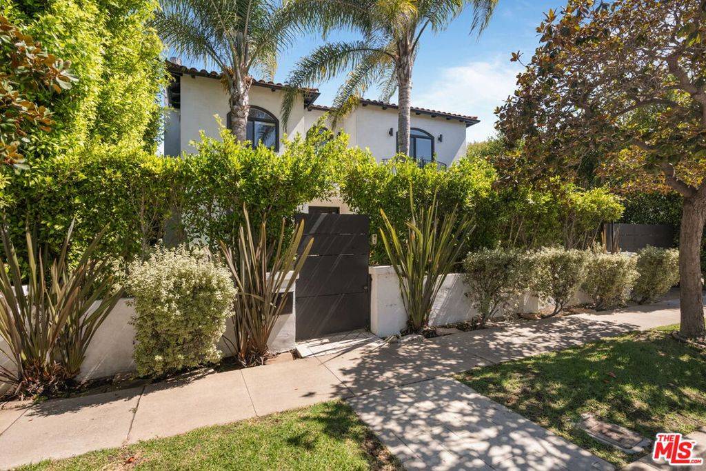 Los Angeles, CA 90025,2056 Kerwood AVE