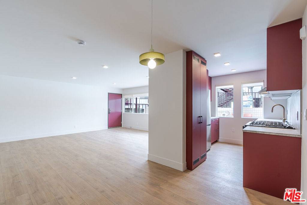 Los Angeles, CA 90025,12425 Texas AVE #4