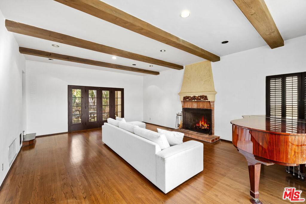 Los Angeles, CA 90049,200 S Anita AVE