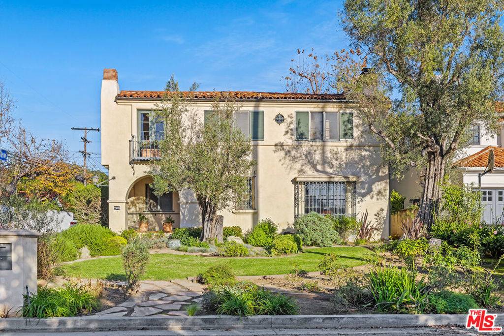 Los Angeles, CA 90049,200 S Anita AVE