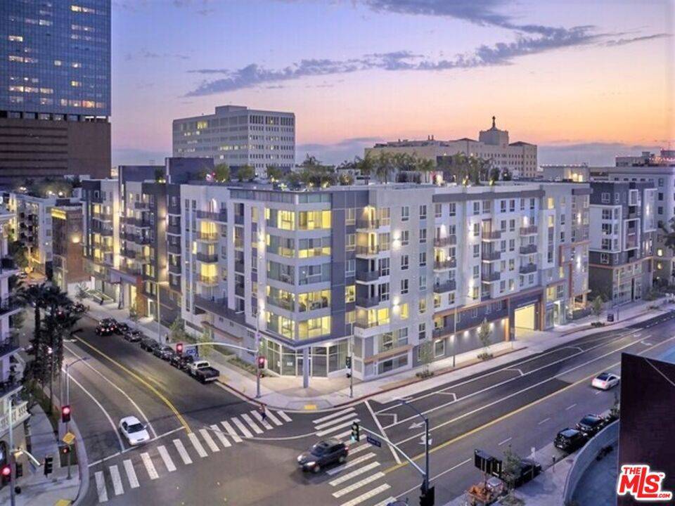 Los Angeles, CA 90017,1120 W 6th ST #2533