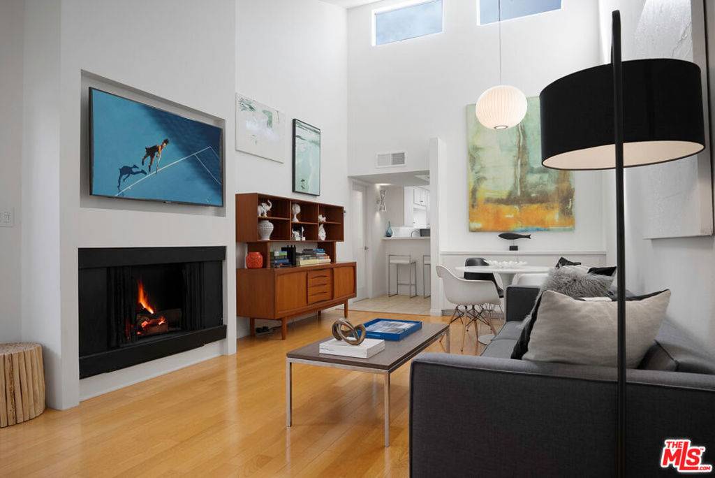 Santa Monica, CA 90403,943 12th ST #7