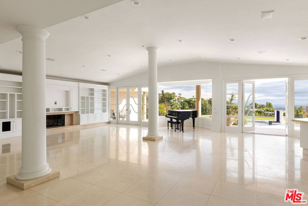 Beverly Hills, CA 90210,1630 Carla