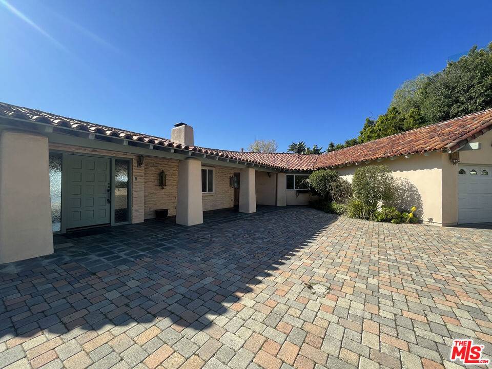 Los Angeles, CA 90077,10723 Stradella CT