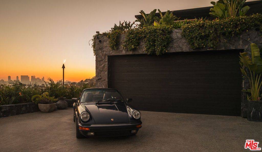 Los Angeles, CA 90046,1851 N Stanley AVE