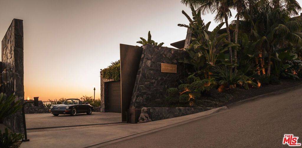 Los Angeles, CA 90046,1851 N Stanley AVE