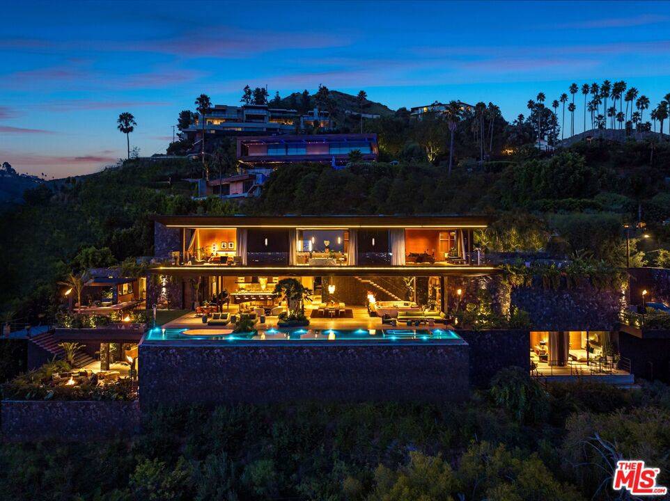 Los Angeles, CA 90046,1851 N Stanley AVE