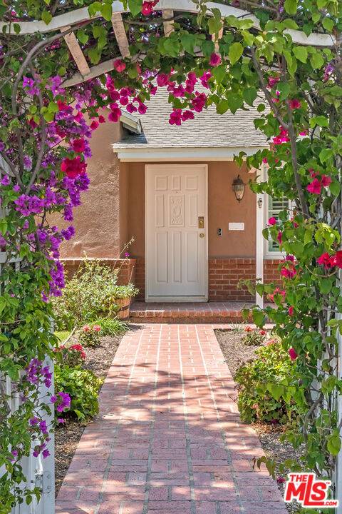 Valley Village, CA 91607,5967 Carpenter AVE