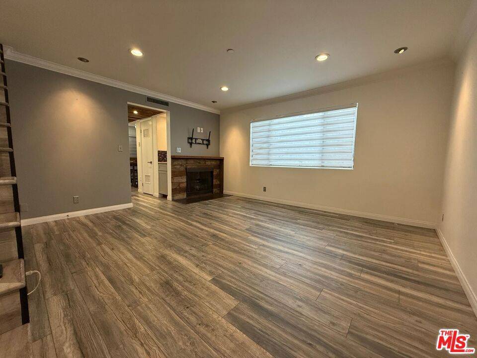 Glendale, CA 91201,1043 Thompson AVE #11