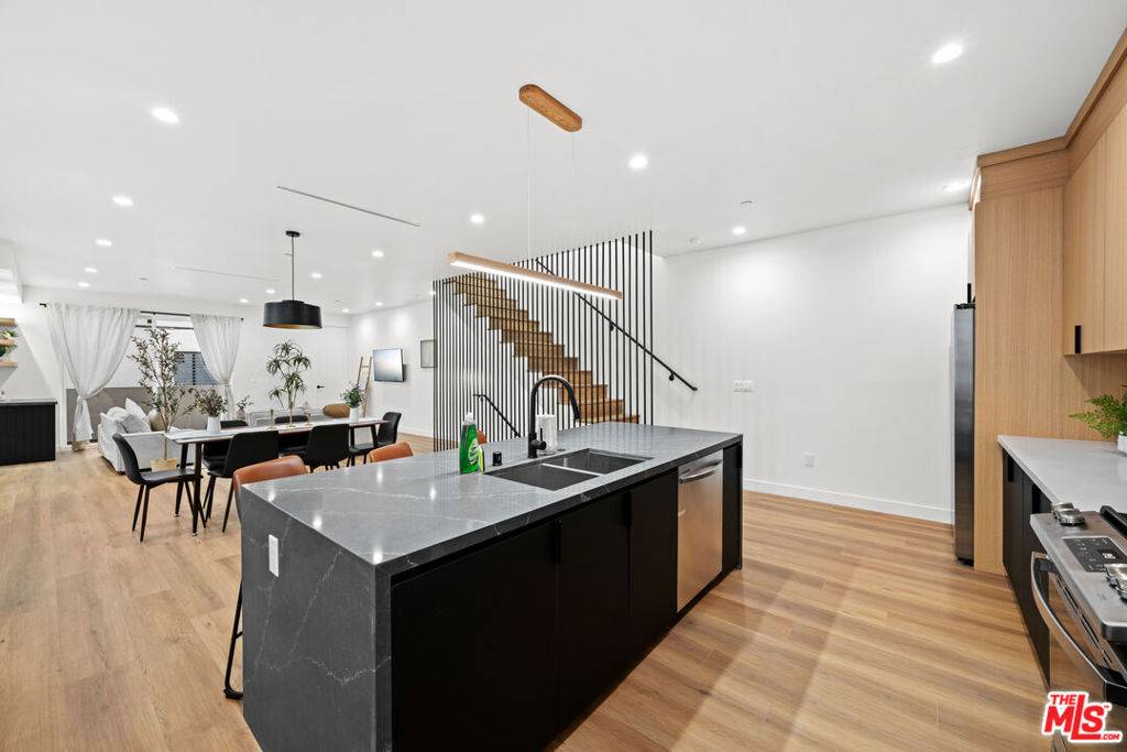 Los Angeles, CA 90038,841 N Mccadden PL #2