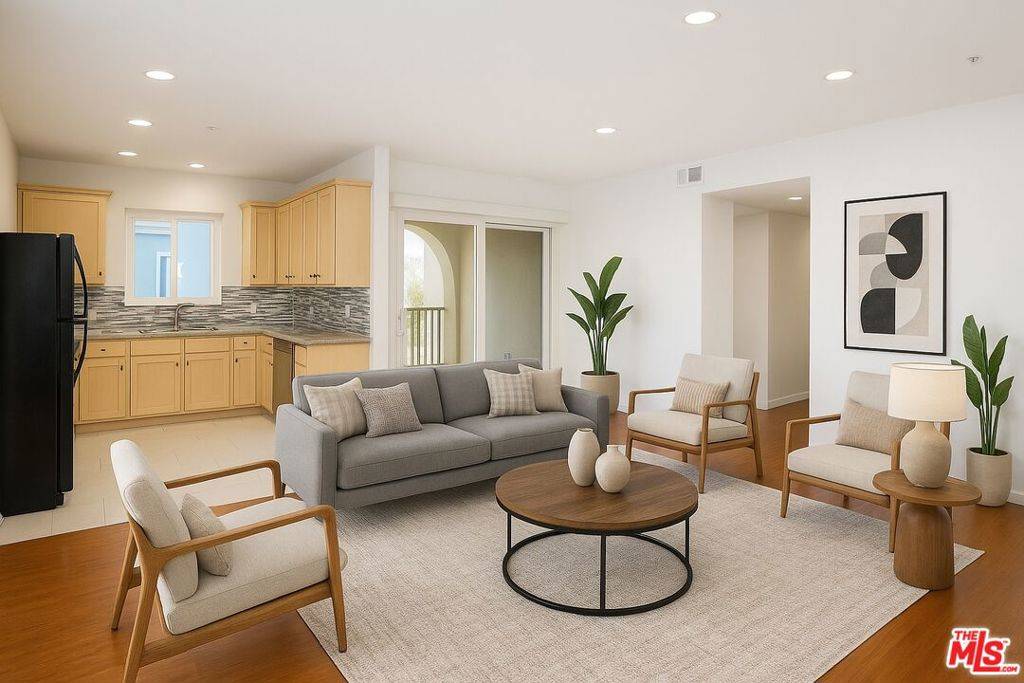 North Hollywood, CA 91605,12132 Hart ST #201