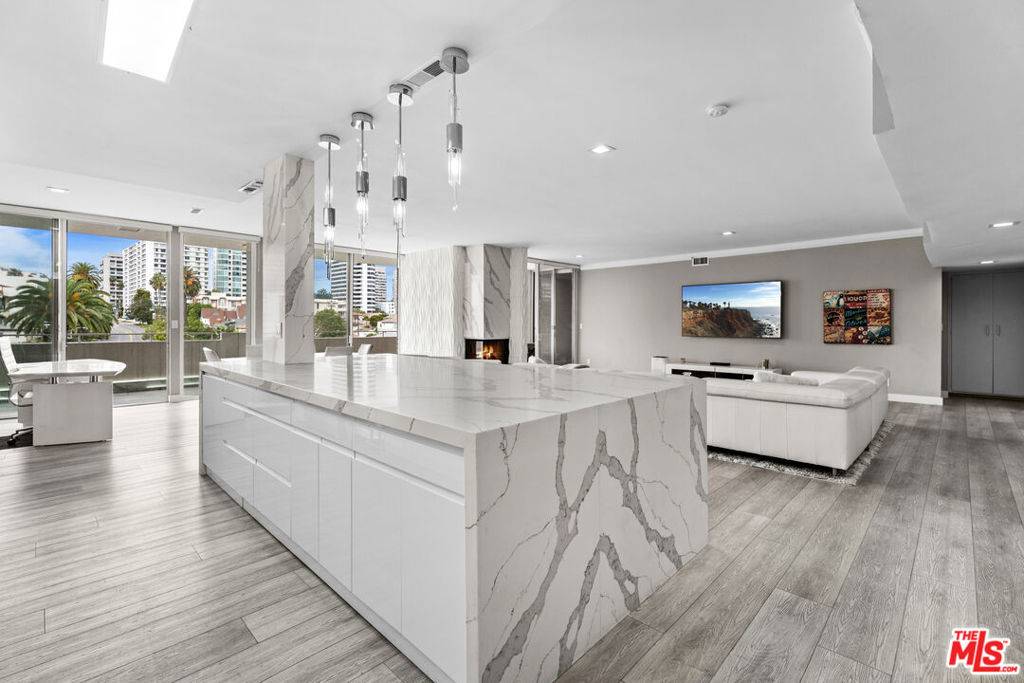 Los Angeles, CA 90024,1333 S Beverly Glen BLVD #605