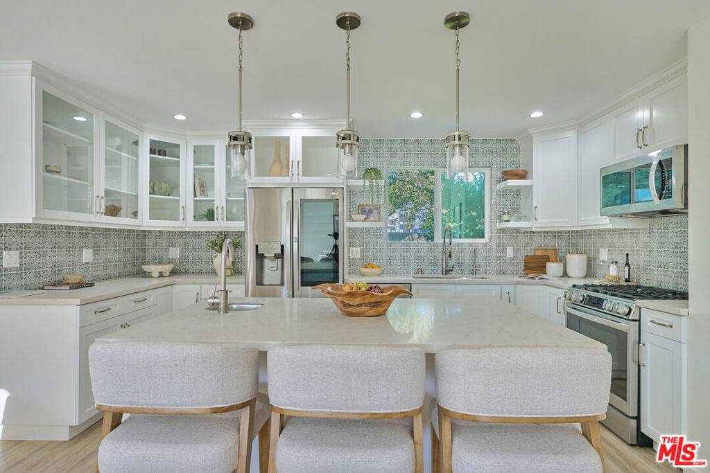 Burbank, CA 91505,4211 W Woodland AVE