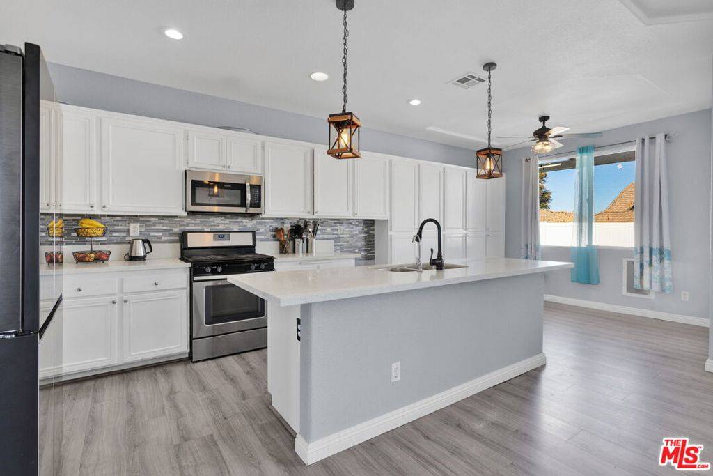 Victorville, CA 92392,13292 Via Del Lago