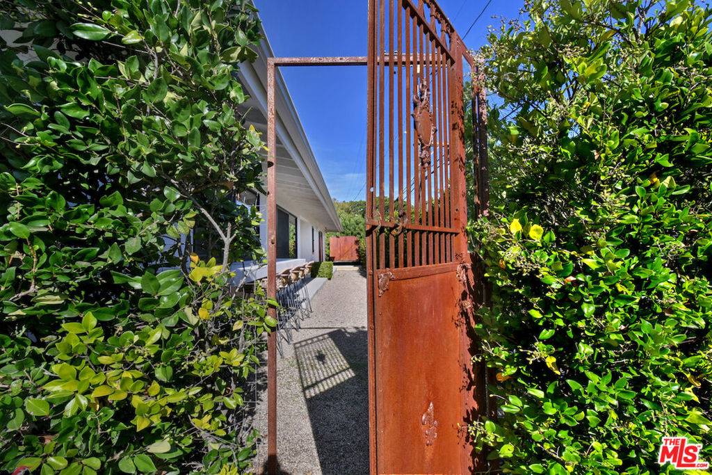 Los Angeles, CA 90077,2145 Linda Flora DR