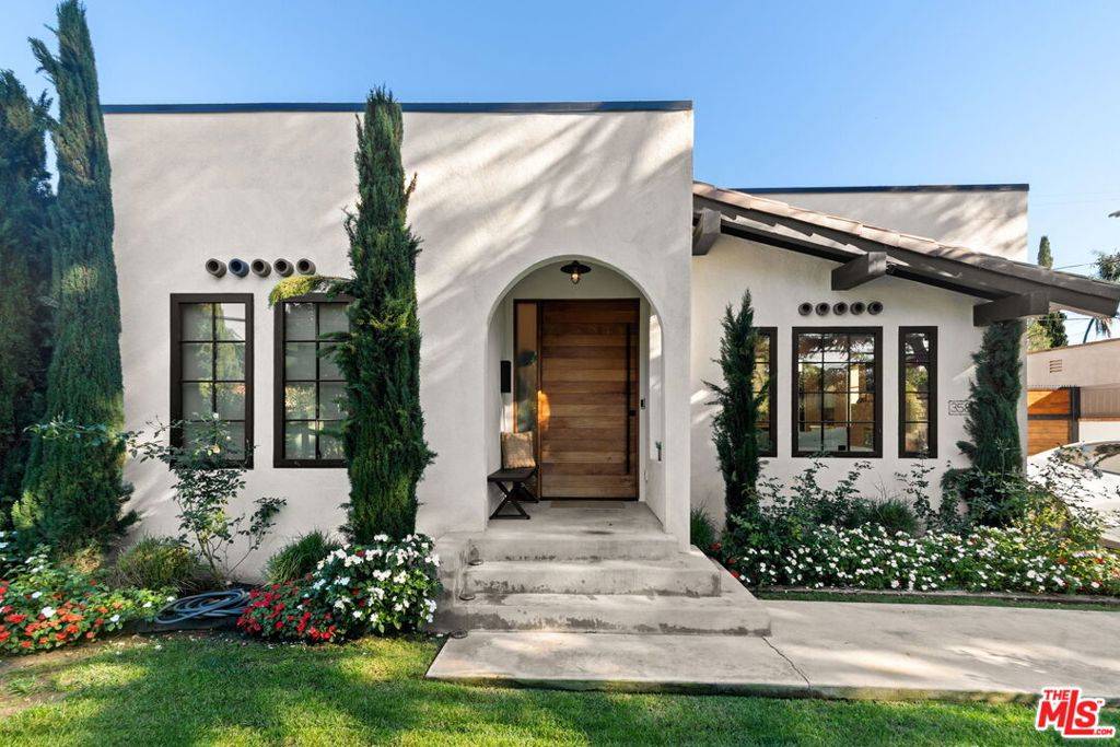 Los Angeles, CA 90004,358 N Bronson AVE