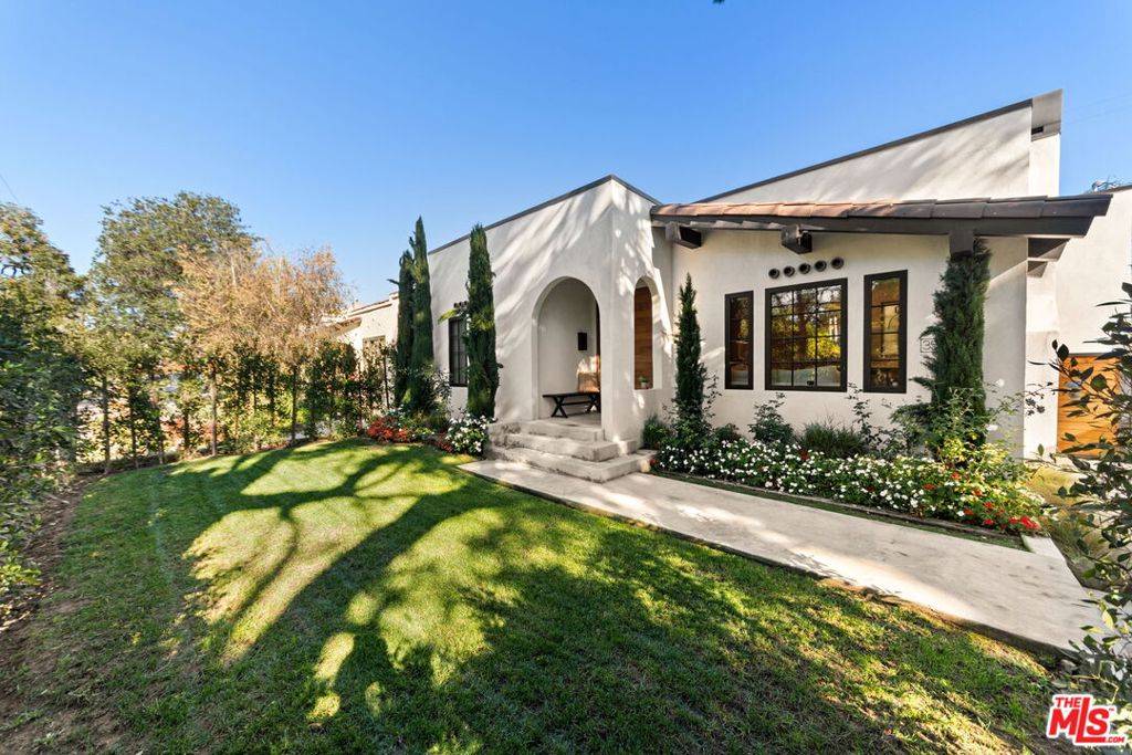 Los Angeles, CA 90004,358 N Bronson AVE