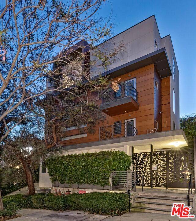 West Hollywood, CA 90069,1137 Hacienda PL #104