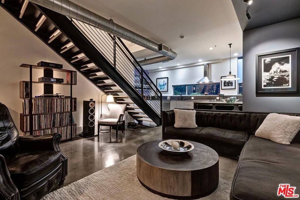 West Hollywood, CA 90069,1137 Hacienda PL #104