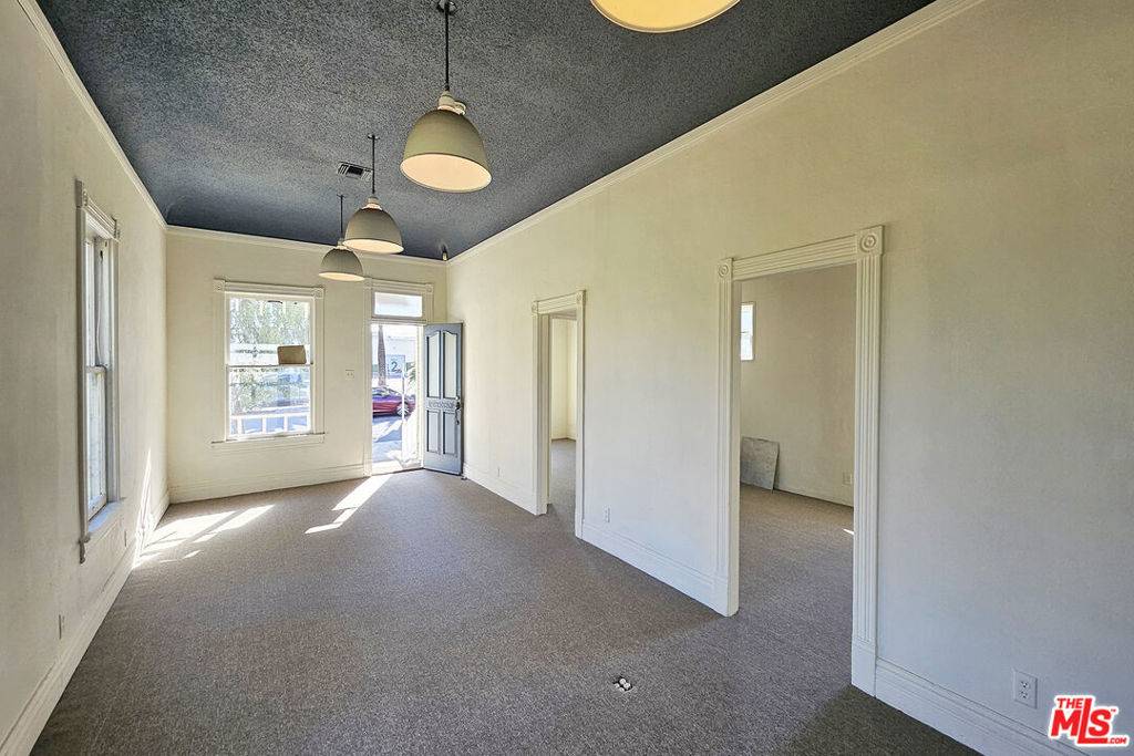 Burbank, CA 91506,1101 W Burbank BLVD