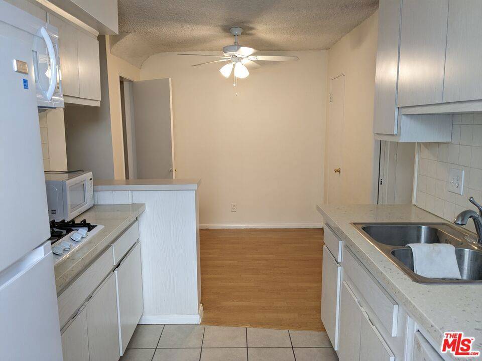 West Hollywood, CA 90048,633 N Sweetzer AVE #4