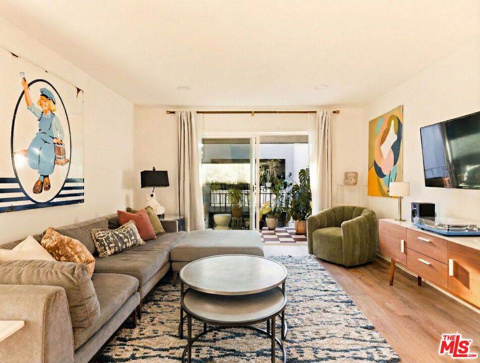 Los Angeles, CA 90065,3015 Division ST #219