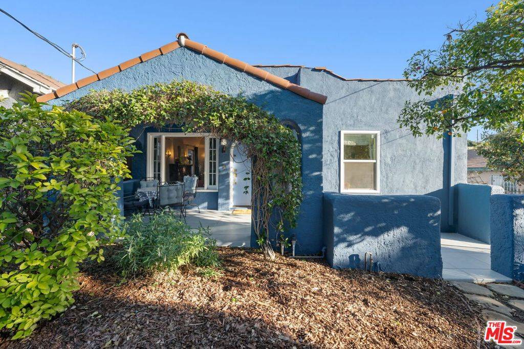 Los Angeles, CA 90026,646 N Dillon ST