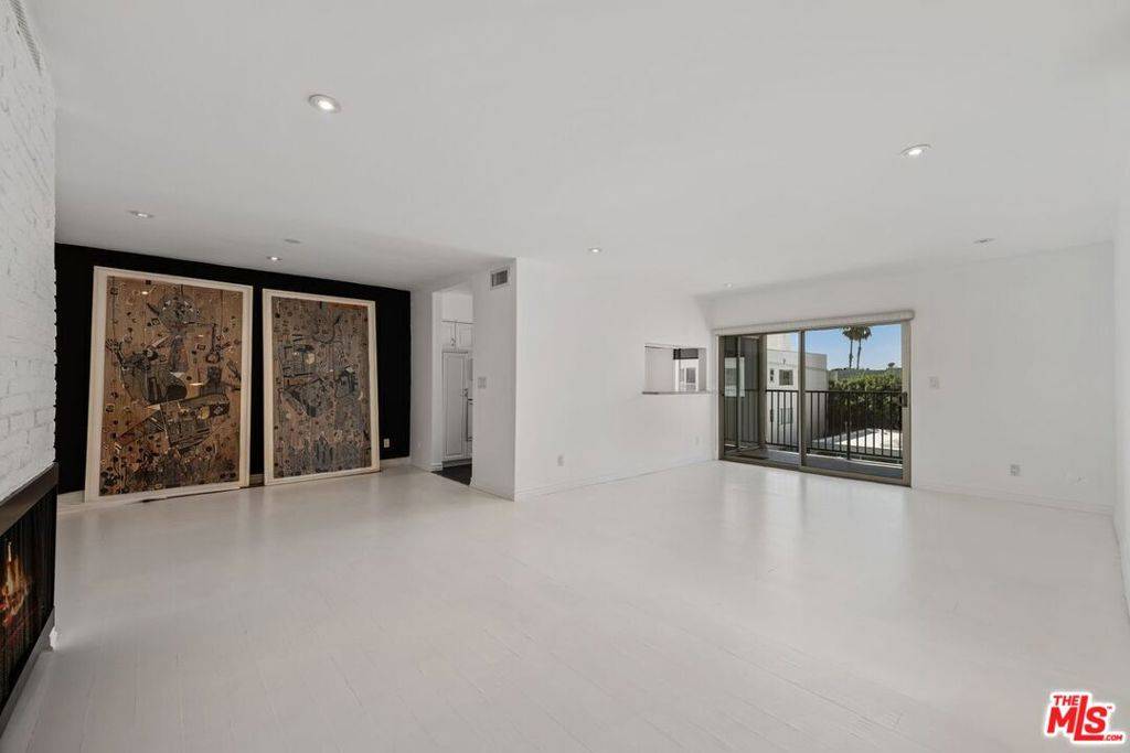 West Hollywood, CA 90069,949 N Kings RD #309