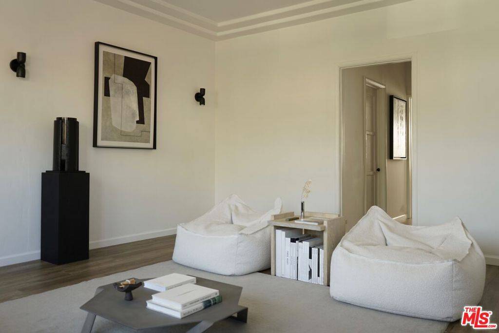 Los Angeles, CA 90029,5086 Lemon Grove Ave