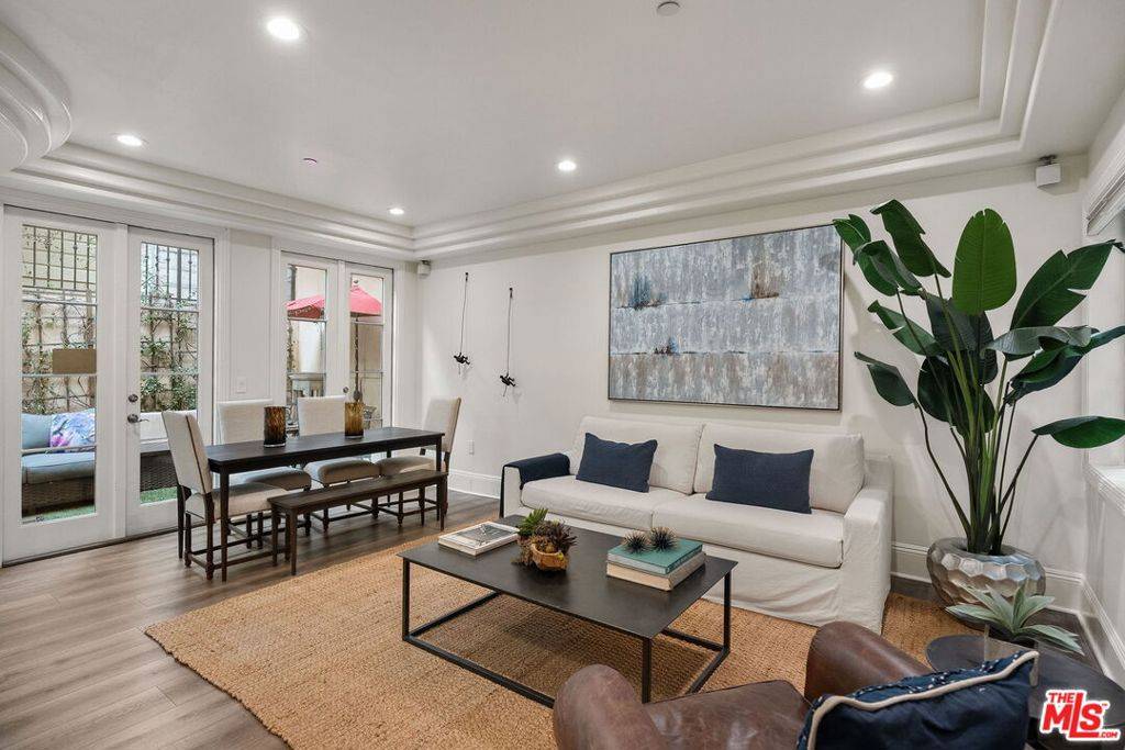 Santa Monica, CA 90404,1311 Centinela AVE #3