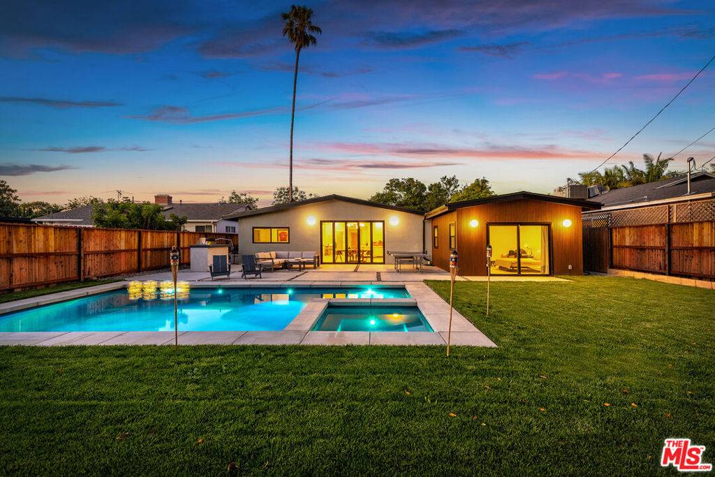 Sherman Oaks, CA 91423,13542 Valleyheart DR