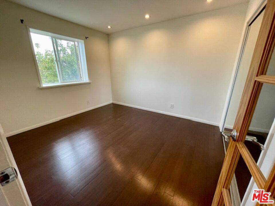 Los Angeles, CA 90066,4450 1/2 Campbell DR