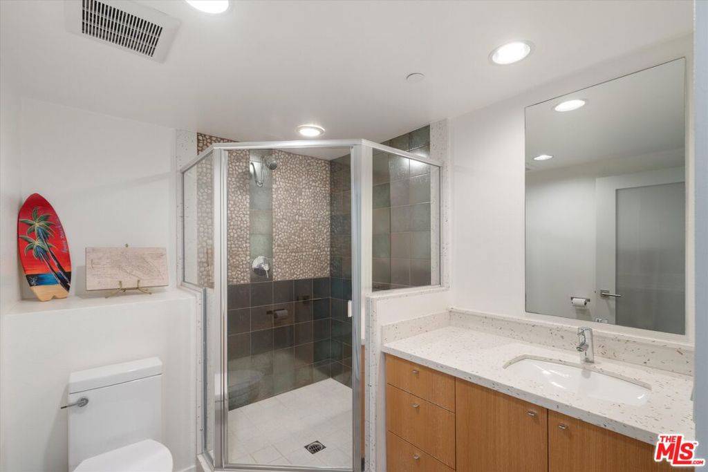 Los Angeles, CA 90291,1410 Innes PL