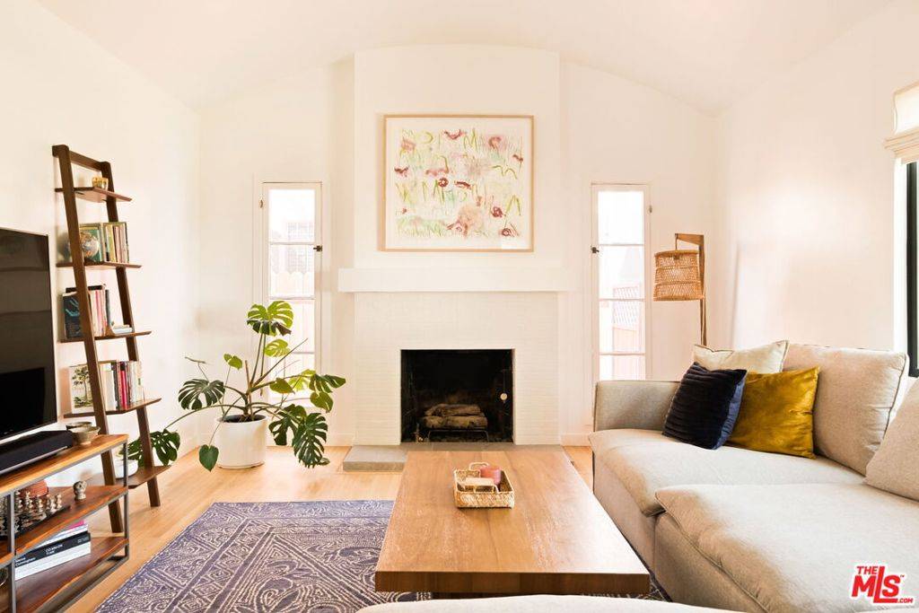 Los Angeles, CA 90035,1615 S Crescent Heights BLVD