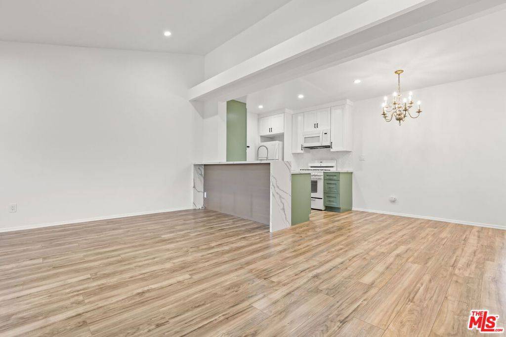 Encino, CA 91316,5500 Lindley AVE ##206