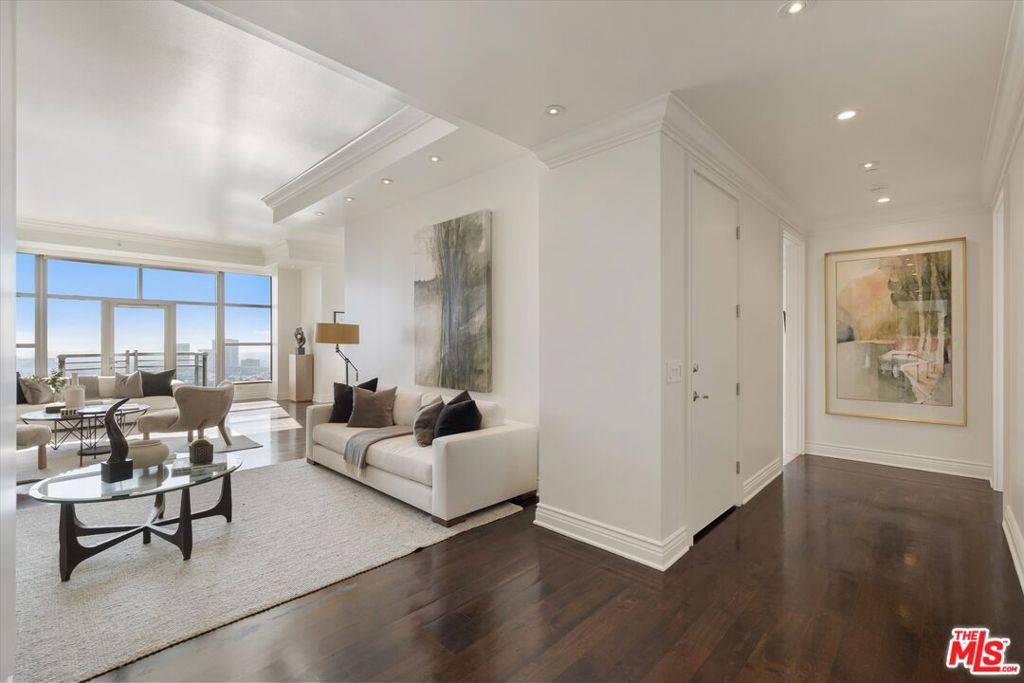 Los Angeles, CA 90024,10776 Wilshire BLVD #1904