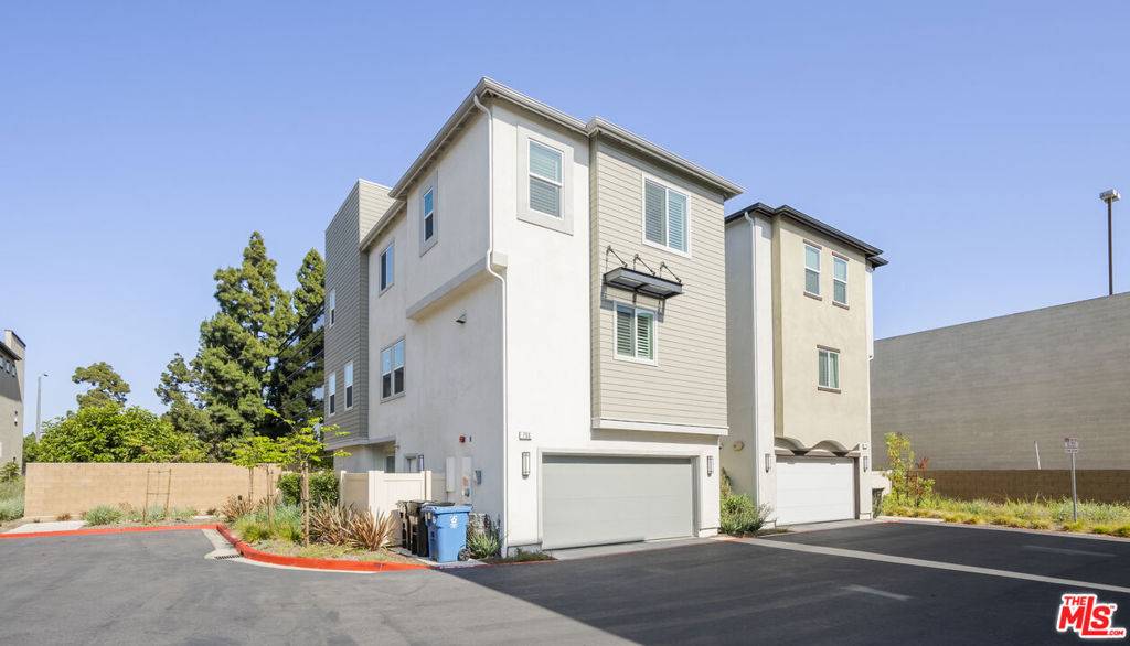 Inglewood, CA 90301,756 Daniel Freeman CIR