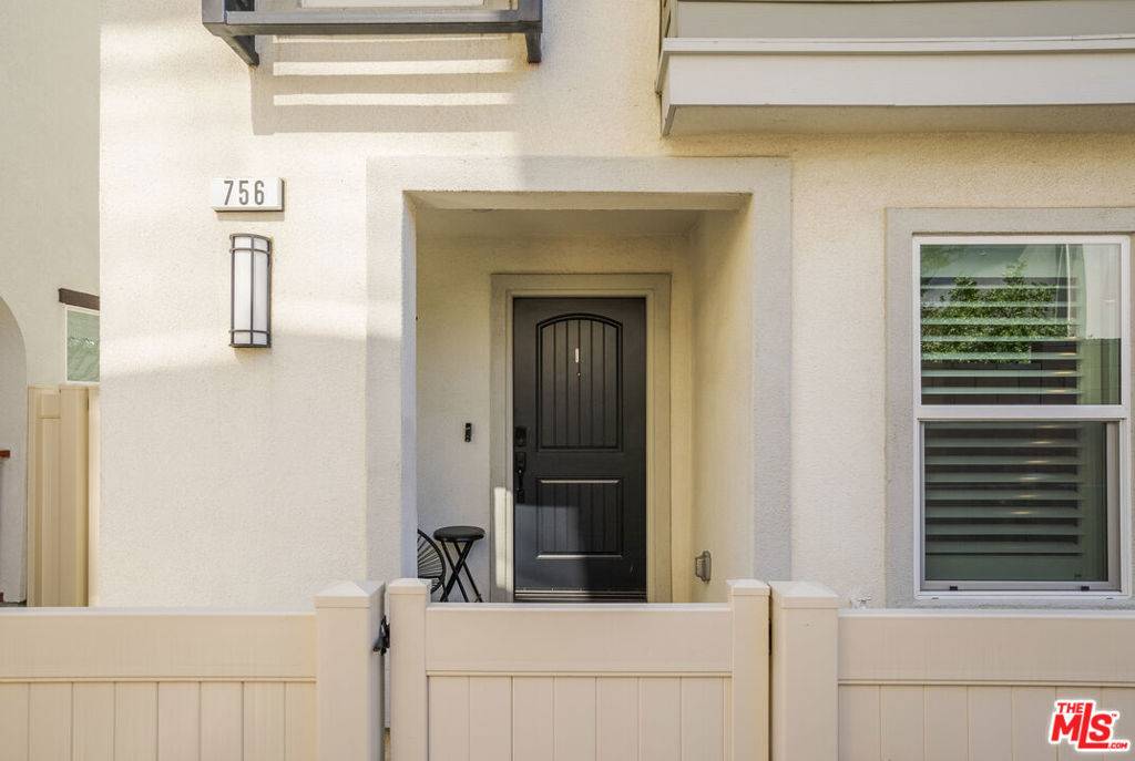 Inglewood, CA 90301,756 Daniel Freeman CIR