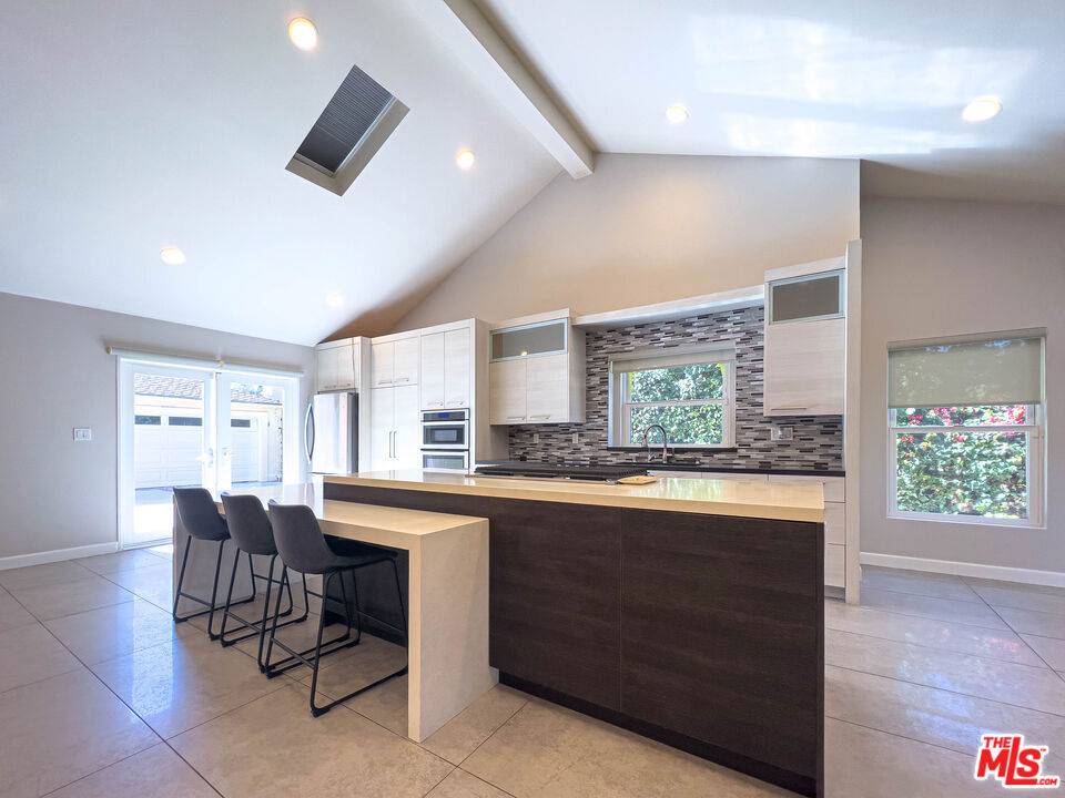 Sherman Oaks, CA 91403,15424 Camarillo ST