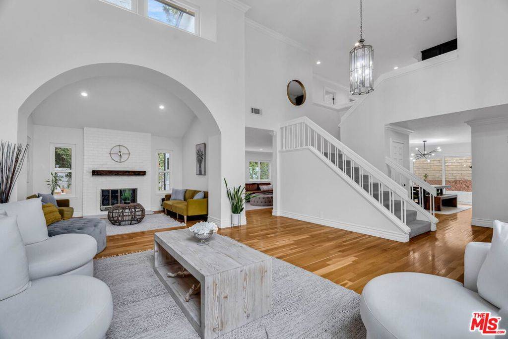 Thousand Oaks, CA 91362,3225 Futura