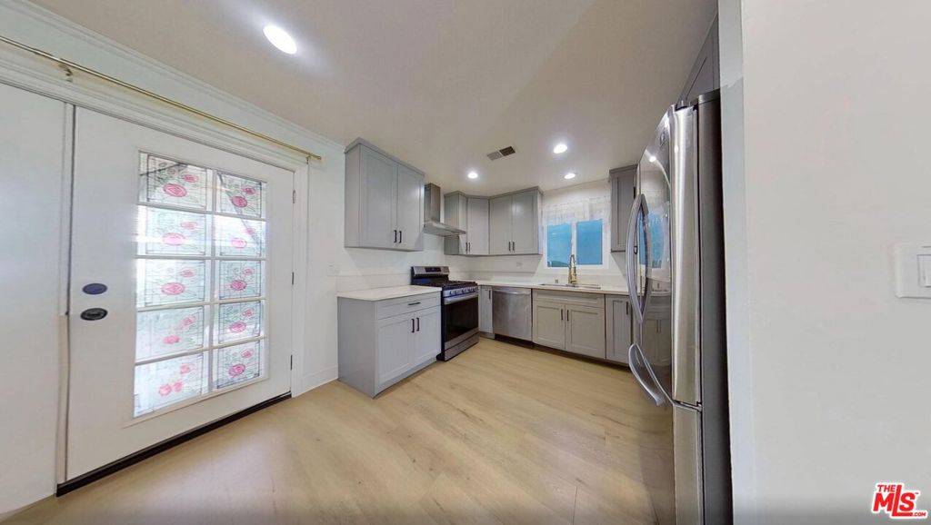 Los Angeles, CA 90064,2646 Westwood BLVD