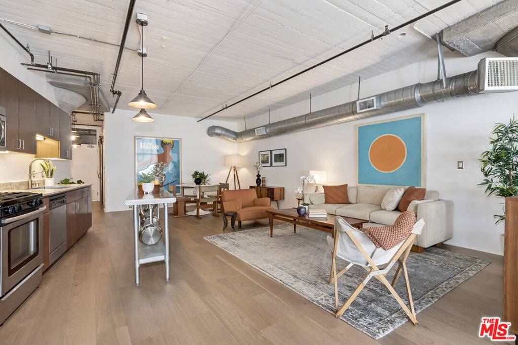 Los Angeles, CA 90031,200 N San Fernando RD #208