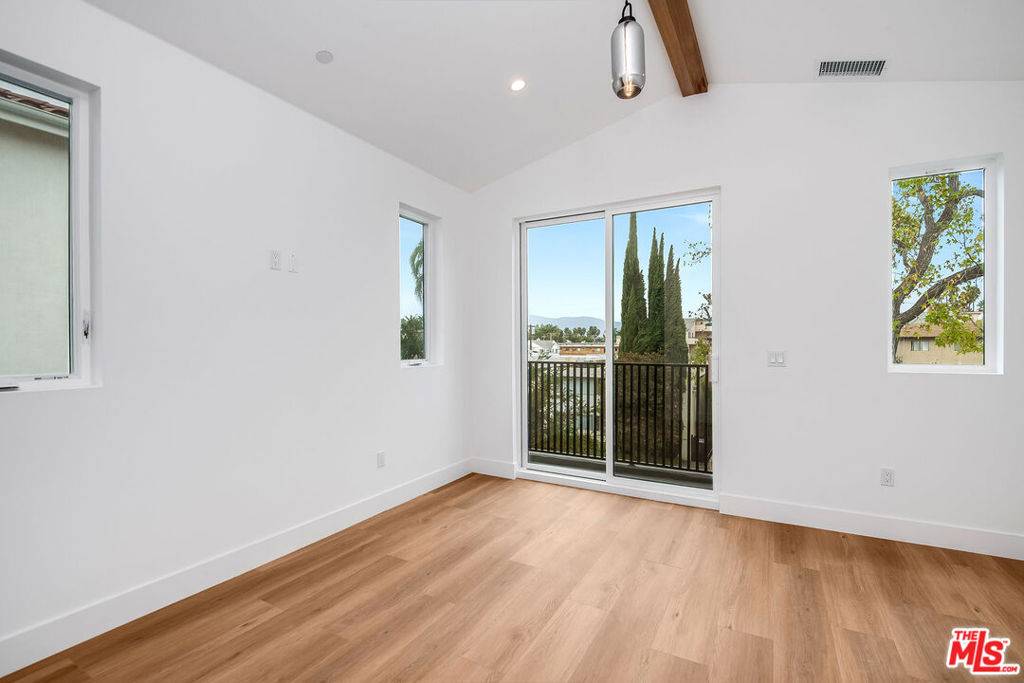 Valley Village, CA 91607,5319 Ben AVE #1