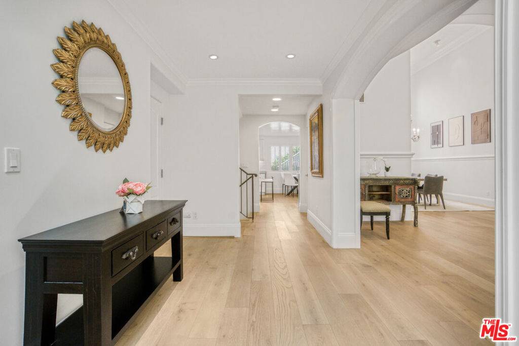 Los Angeles, CA 90049,11974 Mayfield AVE #6