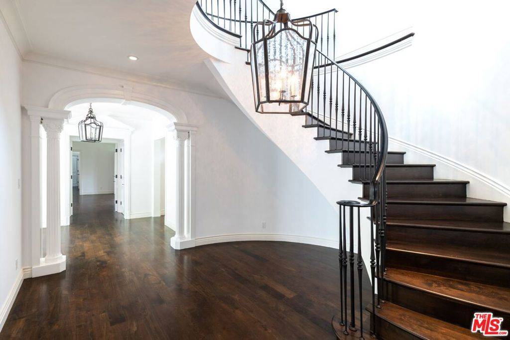 Beverly Hills, CA 90210,1115 N Beverly DR