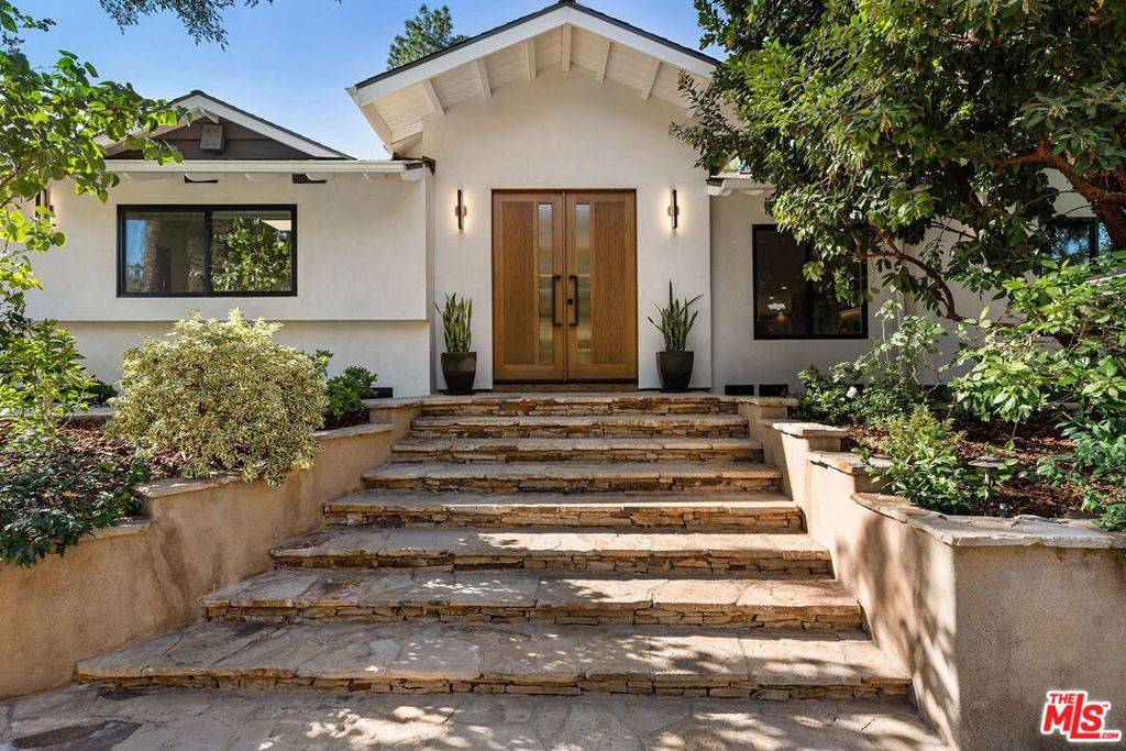 Tarzana, CA 91356,4943 Palomar DR